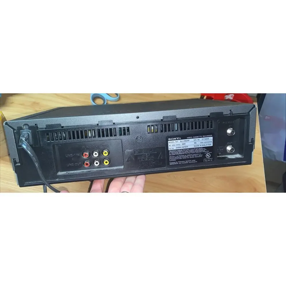 Sony SLV-662HF VCR Hi-Fi Stereo VHS Player/ Won’t Play- Parts Only Powers On